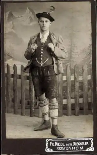 CdV Rosenheim Oberbayern, Mann in bayrischer Tracht, Portrait