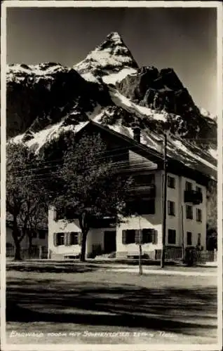Ak Ehrwald in Tirol, Hotel mit Sonnenspitze im Hintergrund