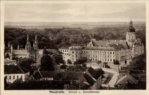 Ak Neustrelitz in Mecklenburg, Schloss, Schlosskirche