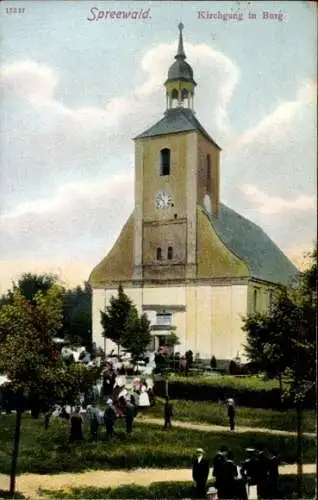 Ak Burg im Spreewald, Kirche, Kirchgang