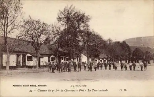 Ak Saint Dié des Vosges, Caserne du 3e Bon de Chasseurs a Pied, La Cour centrale