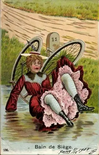 Ak Radfahrerin im Wasser gelande, Fahrrad, Unfall