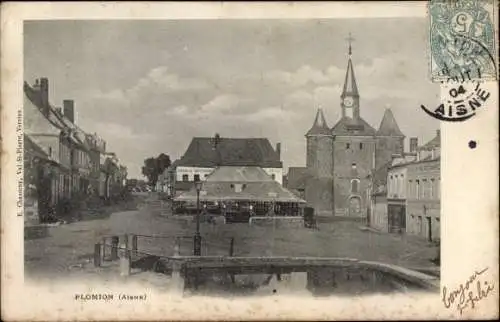 Ak Plomion Aisne, Stadtpartie, Kirche, Uhr