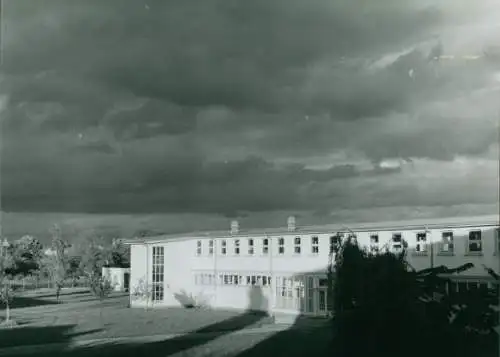 Foto Wolken über einem Gebäude