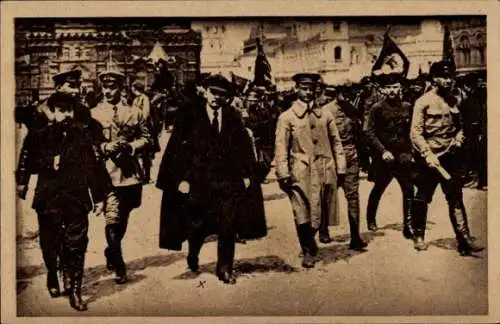 Ak Wladimir Iljitsch Lenin bei einer Parade