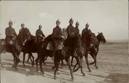 Foto Ak Karlsruhe in Baden Württemberg, Deutsche Soldaten in Uniformen, Reiter