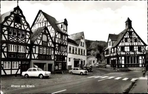 Ak Rhens am Rhein, Straßenpartie, Fachwerkhäuser