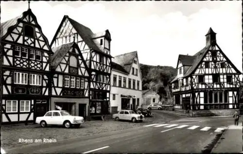 Ak Rhens am Rhein, Straßenpartie, Fachwerkhäuser