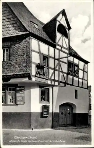 Ak Winningen an der Mosel, Fachwerkhaus mit der Weinhexe