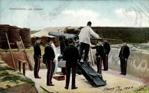 Ak Französische Soldaten bei einer Übung an der Kanone