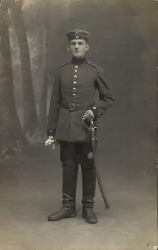 Foto Ak Haguenau Hagenau im Elsass Bas Rhin, Deutscher Soldat in Uniform, I WK