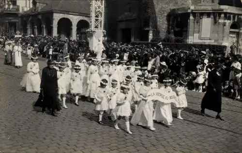 Foto Ak Boulogne sur Mer Pas de Calais, Fest, Marschierende Kinder