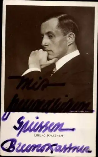 Ak Schauspieler Bruno Kastner, nachdenklich im Anzug, Autogramm