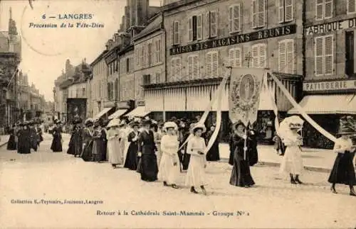 Ak Langres Haute Marne, Fête-Dieu-Prozession, Rückkehr zur Kathedrale Saint-Mammes