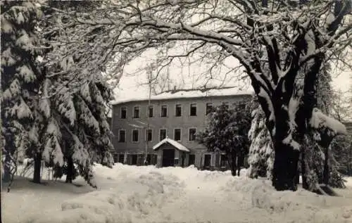 Ak Reiboldsgrün Auerbach im Vogtland, Kurhaus, Winteransicht