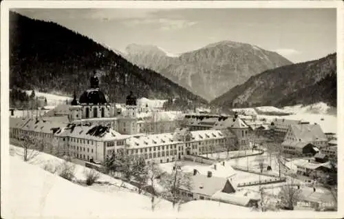 Ak Ettal Oberbayern, Teilansicht, Winter, Bergpanorama