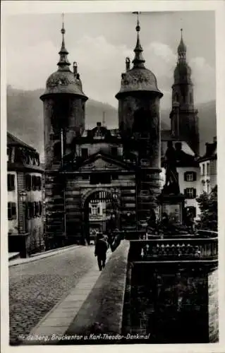 Ak Heidelberg am Neckar, Brückentor, Karl Theodor Denkmal