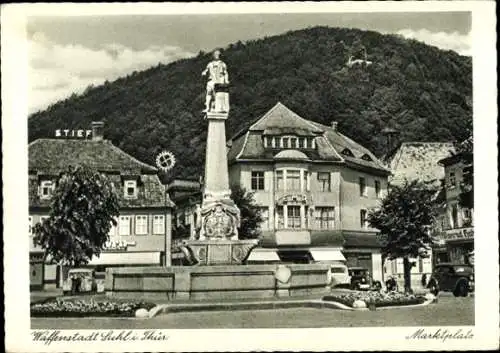 Ak Suhl, Blick auf den Marktplatz, Denkmal, Brunnen