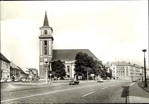Ak Dessau in Sachsen Anhalt, Wilhelm Pieck Straße, Kirche
