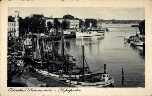 Ak Świnoujście Swinemünde Pommern, Hafenpartie, Fischerboote