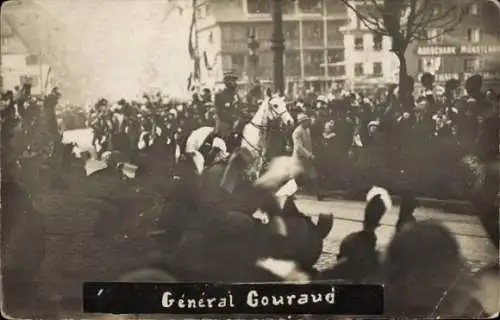 Ak General Henri Gouraud, Heerführer zu Pferde, Parade