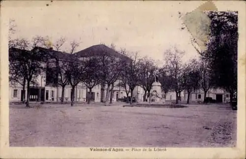 Ak Valence d'Agen Tarn et Garonne, Place de la Liberte