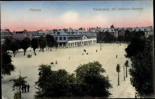 Ak Hanau am Main, Paradeplatz mit Infanterie Kaserne