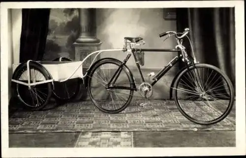 Foto Ak Fahrrad mit Anhänger, Fahrradanhänger