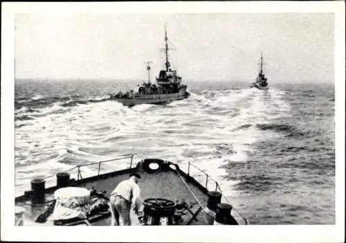Ak Minensuchboote gehen in See, Kriegsschiffe