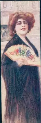 Künstler Ak Standportrait einer Frau mit Fächer