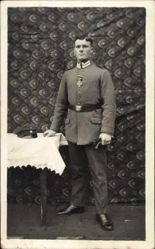 Foto Ak München Bayern, Deutscher Soldat in Uniform mit Eisernem Kreuz II. Kl., MGK München