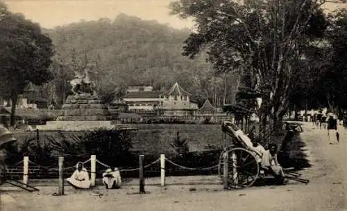 Ak Kandy Sri Lanka, Buddhistischer Tempel des Heiligen Zahns, Rikscha-Fahrer