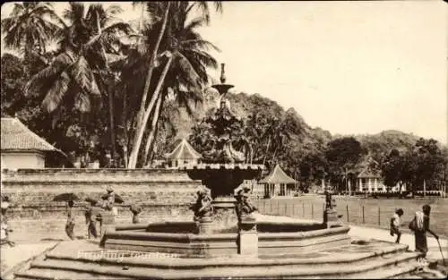 Ak Kandy Sri Lanka Ceylon, Trinkbrunnen