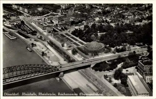 Ak Düsseldorf am Rhein, Rheinhalle, Rheinbrücke, Reichsmuseum, Flugzeugaufnahme