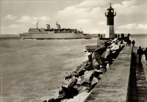 Ak Sassnitz auf Rügen, Eisenbahnfähre MS Sassnitz, Molenkopf, Leuchtturm