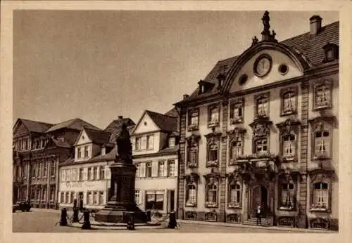 Ak Offenburg, Rathaus und Landesrat, Denkmal