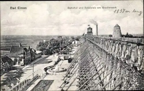 Ak Bad Elmen Salzelmen Schönebeck an der Elbe, Bahnhof, Spielplatz am Gradierwerk