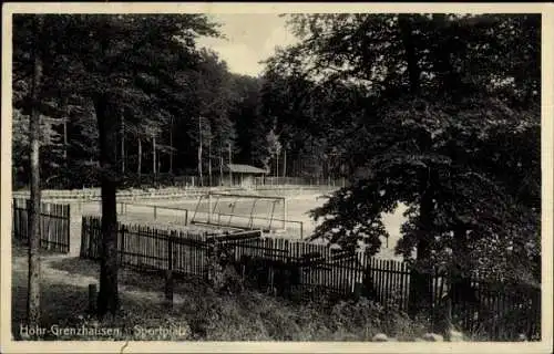 Ak Höhr Grenzhausen im Westerwald, Sportplatz