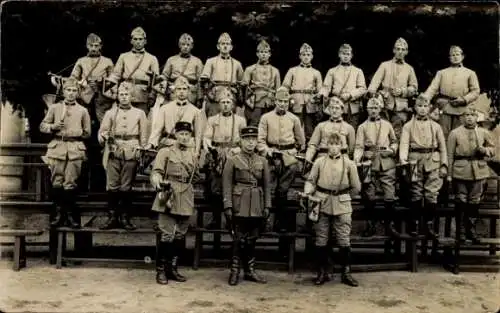 Foto Ak Französische Soldaten in Uniformen, Gruppenaufnahme