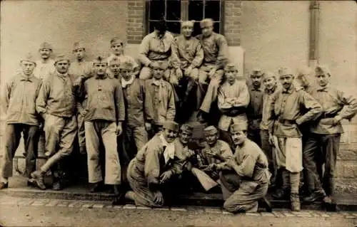 Foto Ak Französische Soldaten in Uniformen, Gruppenaufnahme