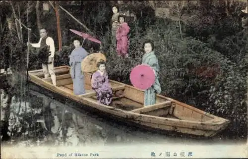 Ak Japan, Mädchen in japanischer Tracht, Ruderboot, Hikone-Park