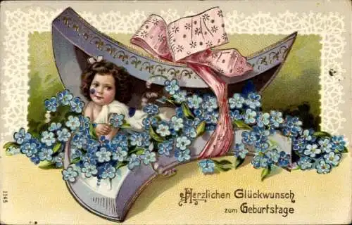 Präge Ak Glückwunsch Geburtstag, Mädchen und Vergissmeinnicht in einer Schachtel