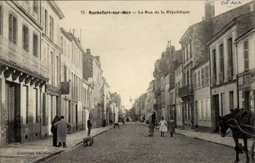 Ak Rochefort sur Mer Charente Maritime, Rue de la République