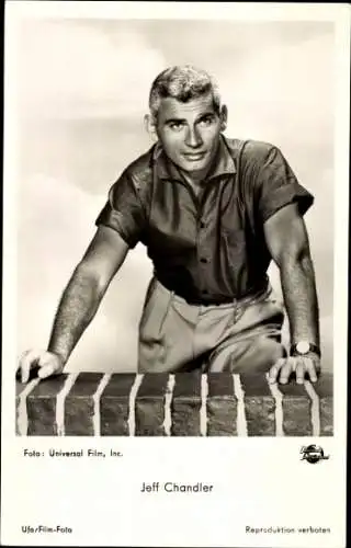 Ak Schauspieler Jeff Chandler, Portrait