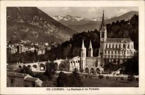 10 alte Ansichtskarten Lourdes Hautes Pyrénées, Diverse Ansichten