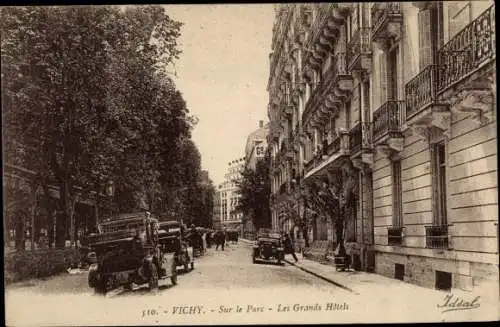 Ak Vichy Allier, Sur le Parc, Les Grands Hôtels