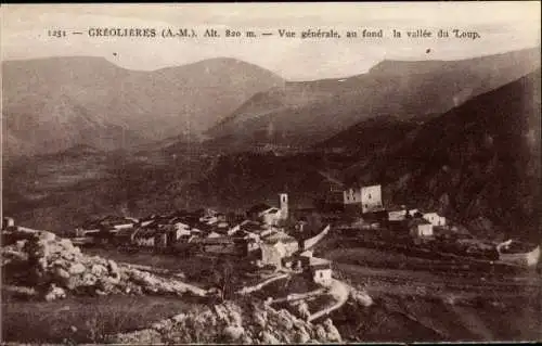 Ak Gréolières Alpes Maritimes, Vue generale, au fond la vallee du Loup