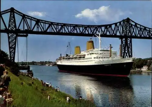 Ak Rendsburg in Schleswig Holstein, M.S. Europa unter der Hochbrücke