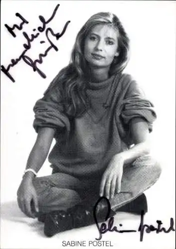Ak Schauspielerin Sabine Postel, Sitzportrait, Autogramm