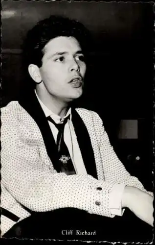 Ak Popsänger Cliff Richard, Porträt